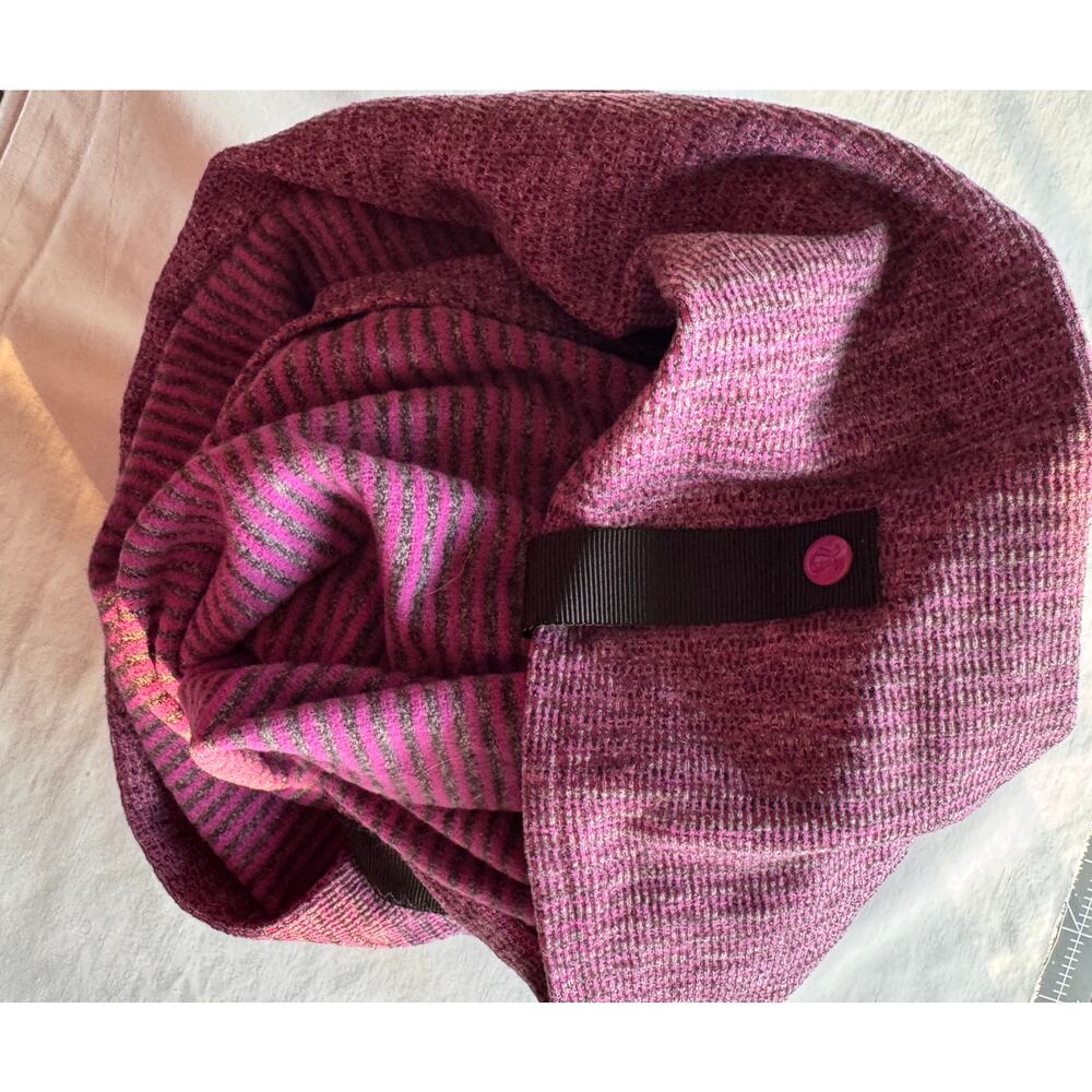 Lululemon Ynyasa Wrap Woman's Strawberry/Grey Stripe